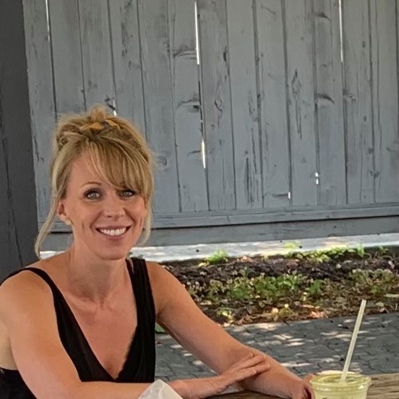 Meet your Posher, Danielle - Picture 1 of 1